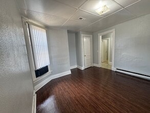 Building Photo - 432 W 3rd St