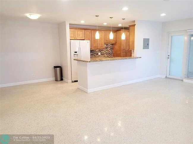 Building Photo - 711 Bayshore Dr