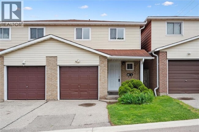 Building Photo - 302 Bluevale St N