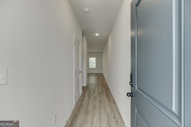 Building Photo - 4687 Fullerton Dr
