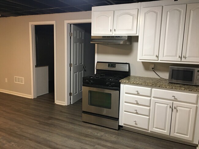 Kitchen - 4508 Kingsgate Dr