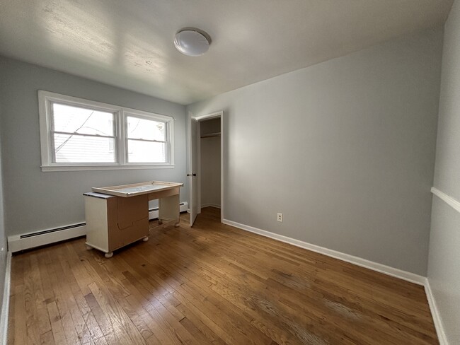 Bedroom - 319 E 1st Ave