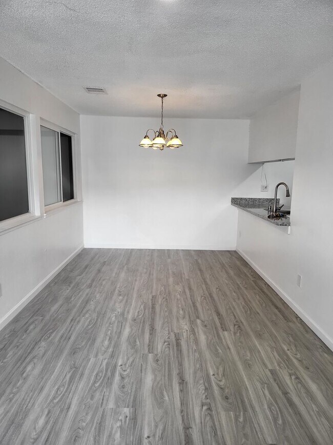 Foto del edificio - Beautifully remodeled 3 bedroom, 2 bath Home with bonus room
