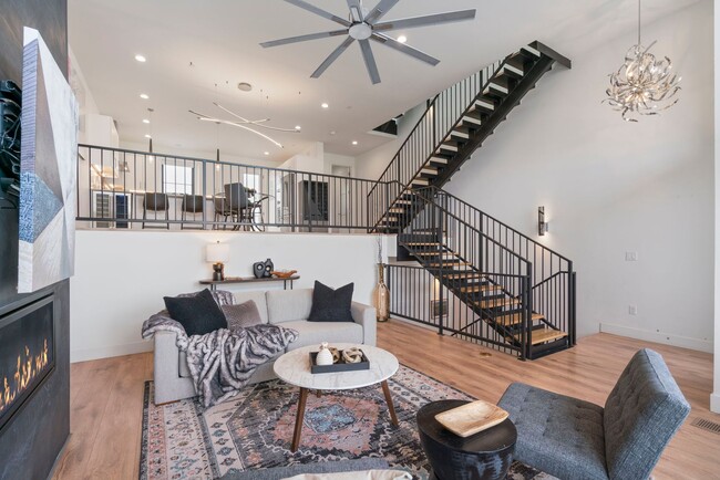 Foto del edificio - LUX 3BD, 5BA Townhome Near Cherry Creek, C...