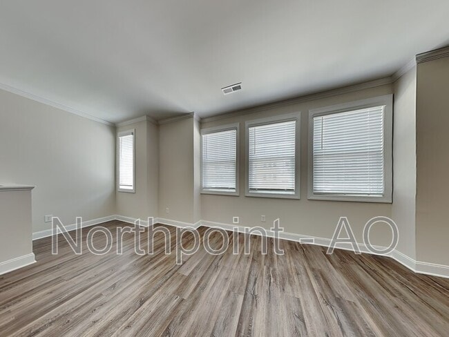 Building Photo - 6927 Woodland Stream Pl