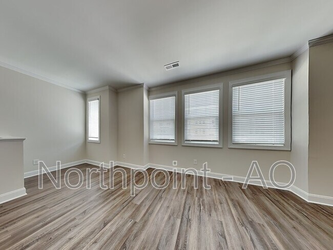 Foto del edificio - 6927 Woodland Stream Pl