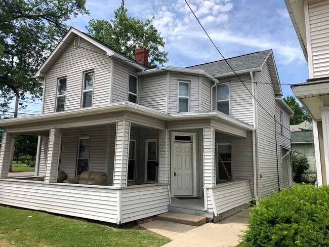 Building Photo - 226 W Union St