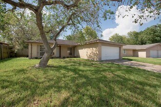 Building Photo - 4843 Beechaven St