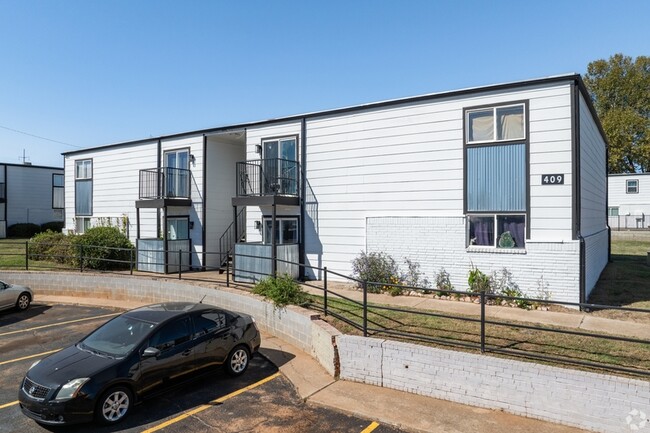 Building Photo - 405 Tinker Diagonal St