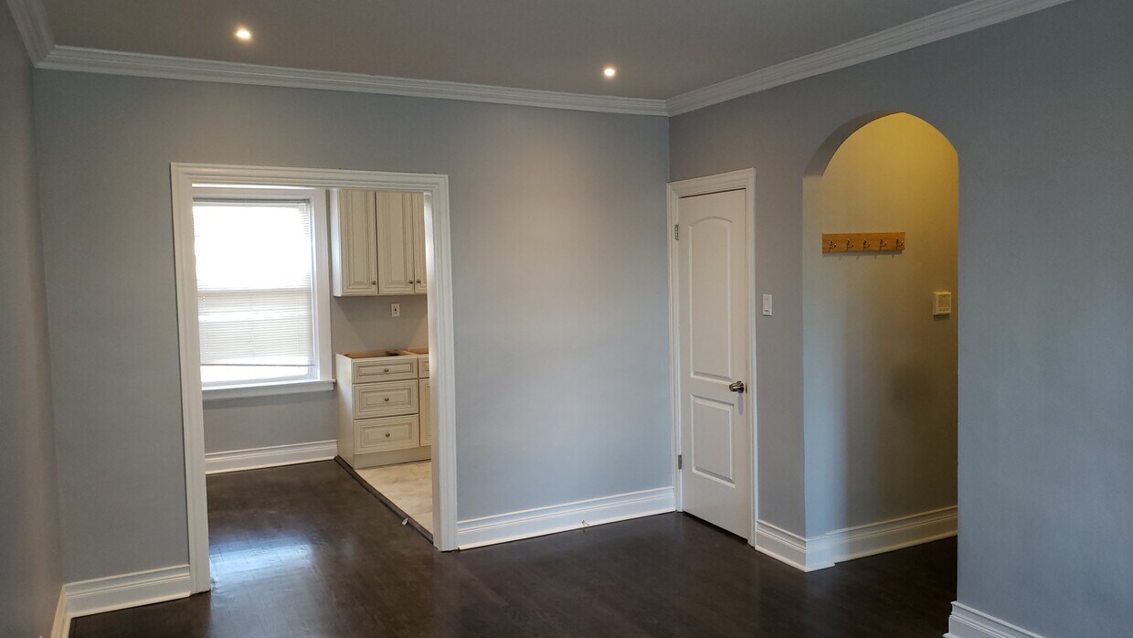 Living-room /bedroom - 4873 N Hermitage Ave