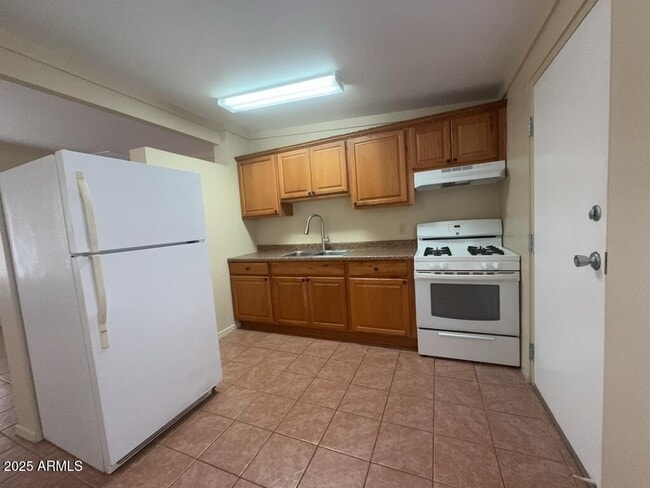Building Photo - 1800 E Fry Blvd