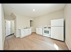 Building Photo - 275 Genesee St