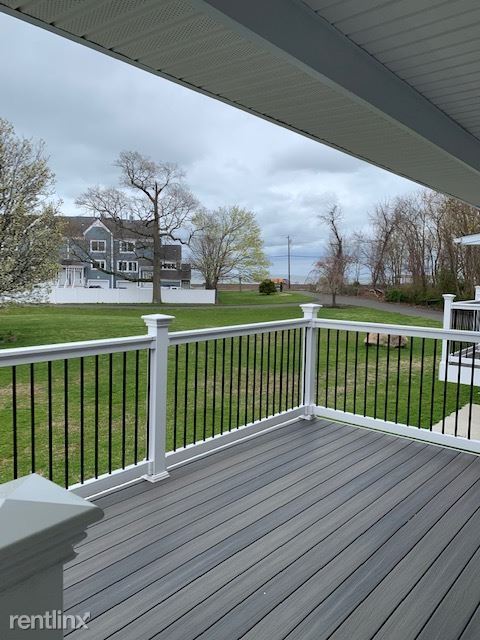 Building Photo - 2 br, 1 bath  - 131 Cosey Beach Ave Apt B3