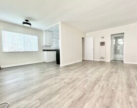 Building Photo - 1010 N Orange Grove Ave