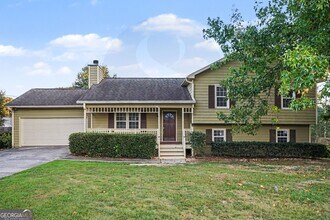 Building Photo - 3030 Green Meadow Ln