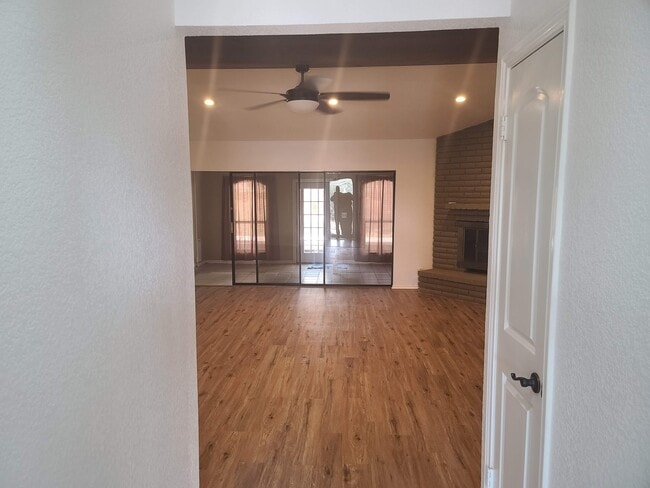 Foto del edificio - 4810 Cherry Tree Dr