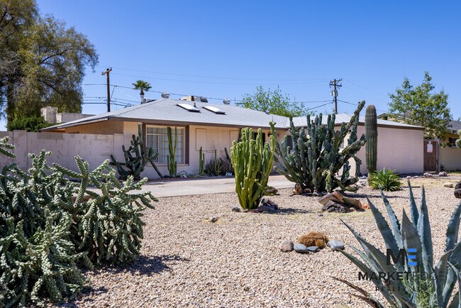 Foto del edificio - 3Bed/2Bath House at 19th/Camelback! $899 M...