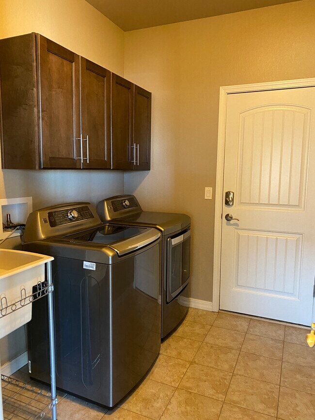Foto del edificio - 3269 Waterfront Dr