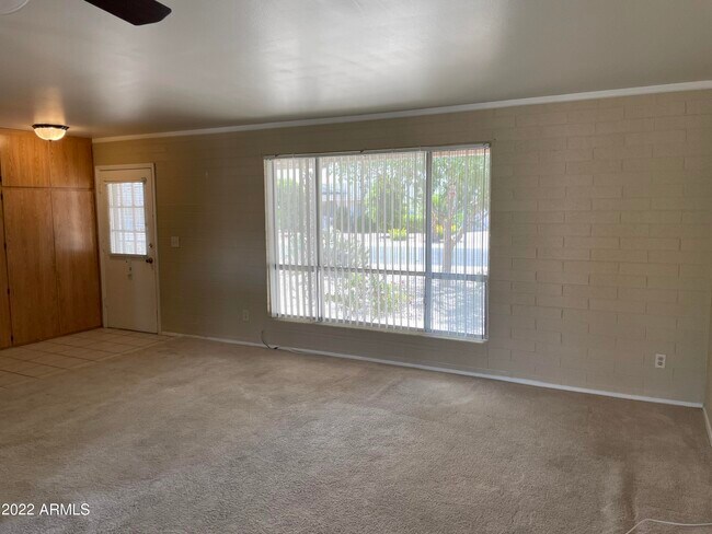 Building Photo - 10534 W La Jolla Dr