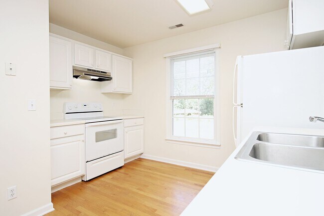 Foto del edificio - Garage Apartment Minutes From Pantops