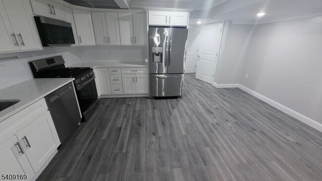 Building Photo - 549 Palisade Ave