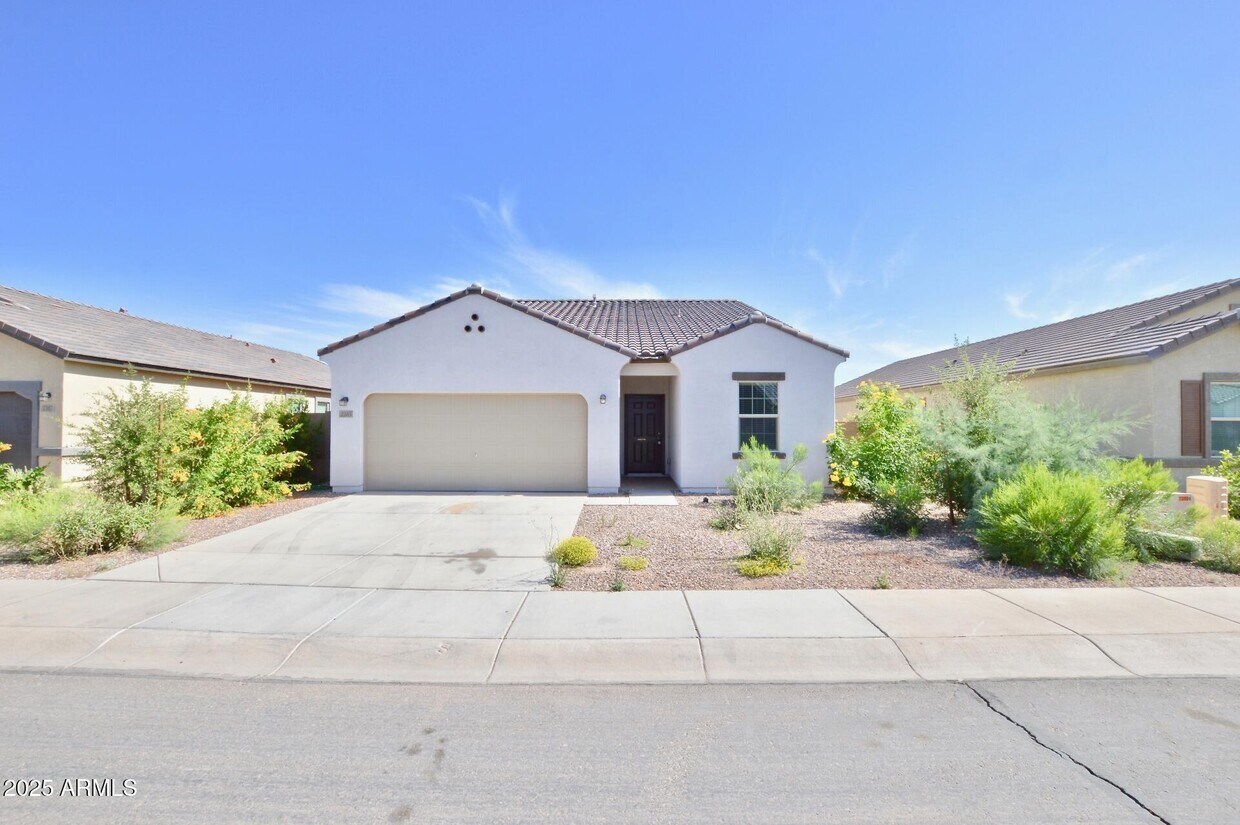 Foto principal - 2383 E San Miguel Dr