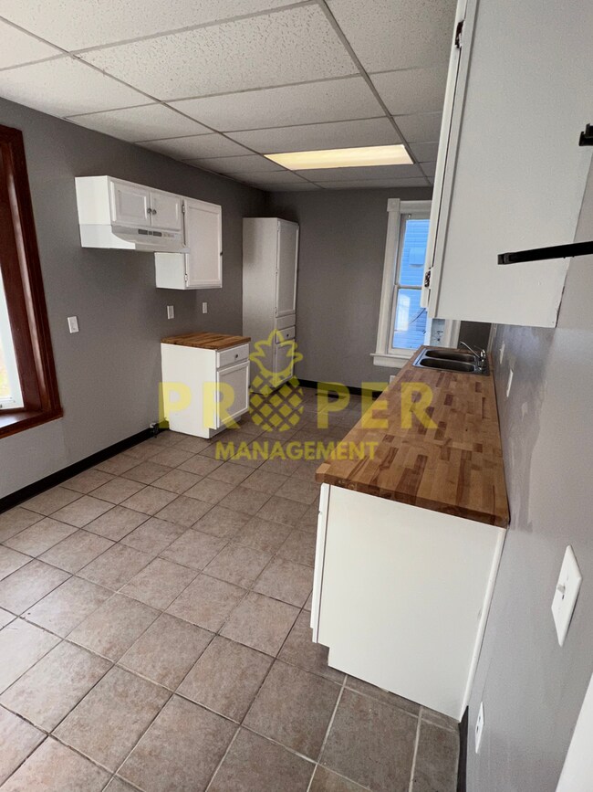 Foto del edificio - 3 bedrooms 2 full bathrooms