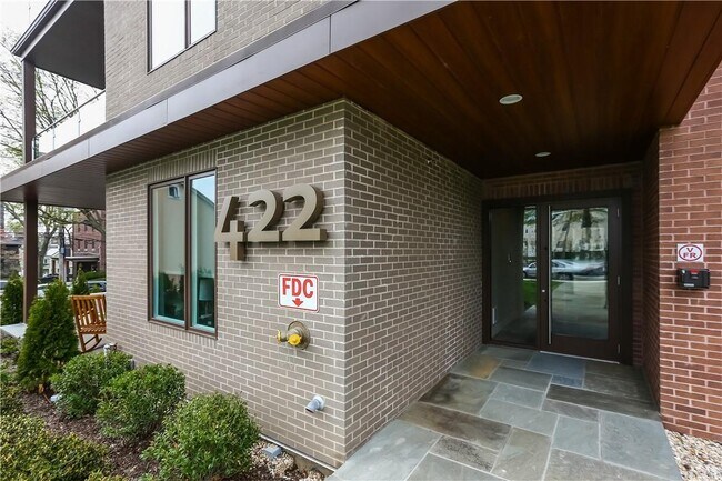 Foto del edificio - 422 E Boston Post Rd