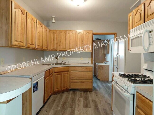 Building Photo - 2050 Letart Ave