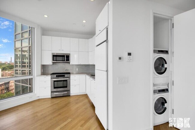 Building Photo - 2 bedroom in BROOKLYN NY 11238