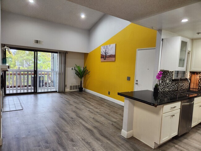 Foto del edificio - 3655 Birchwood Ter