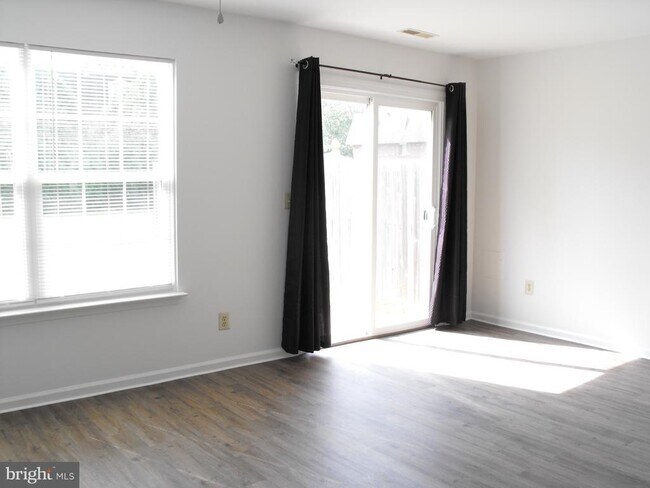 Building Photo - 24 Periwinkle Ct