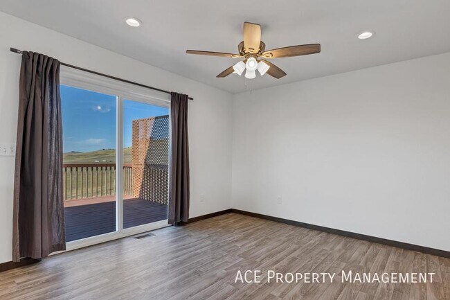 Foto del edificio - 1740 Harmony Heights Ln
