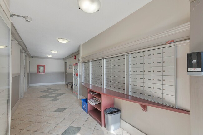 Building Photo - 1 Chapel St.