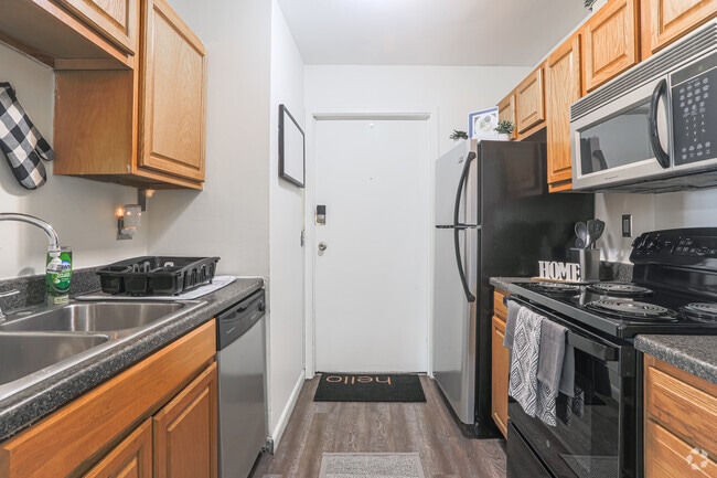 3BR, 1BA - 860SF - Kitchen - The Edge at 1815 - Student Housing