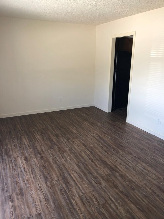 Building Photo - 9012 Countryside Ln