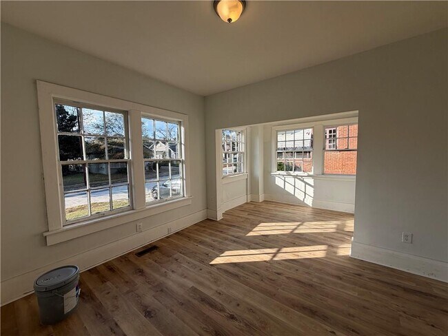 Foto del edificio - 1026 Inverness Ave