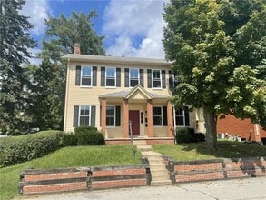 Building Photo - 211 7th St