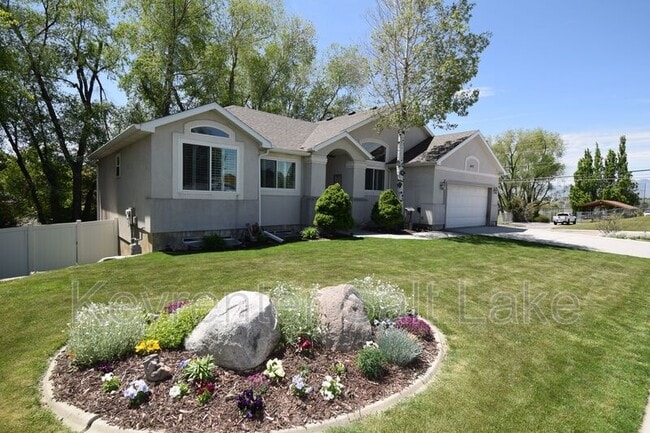 Building Photo - 697 Krista Ct