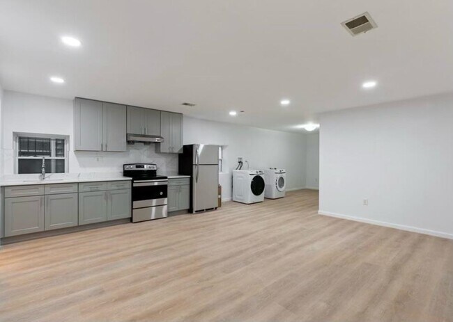 Building Photo - 254 Halladay St