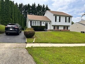 Building Photo - 322 Woonsockett Ln
