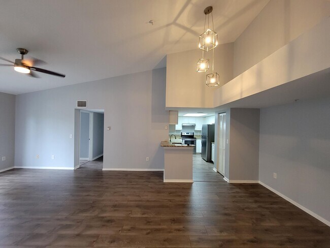 Foto del edificio - 1400 Crestwood Ct S