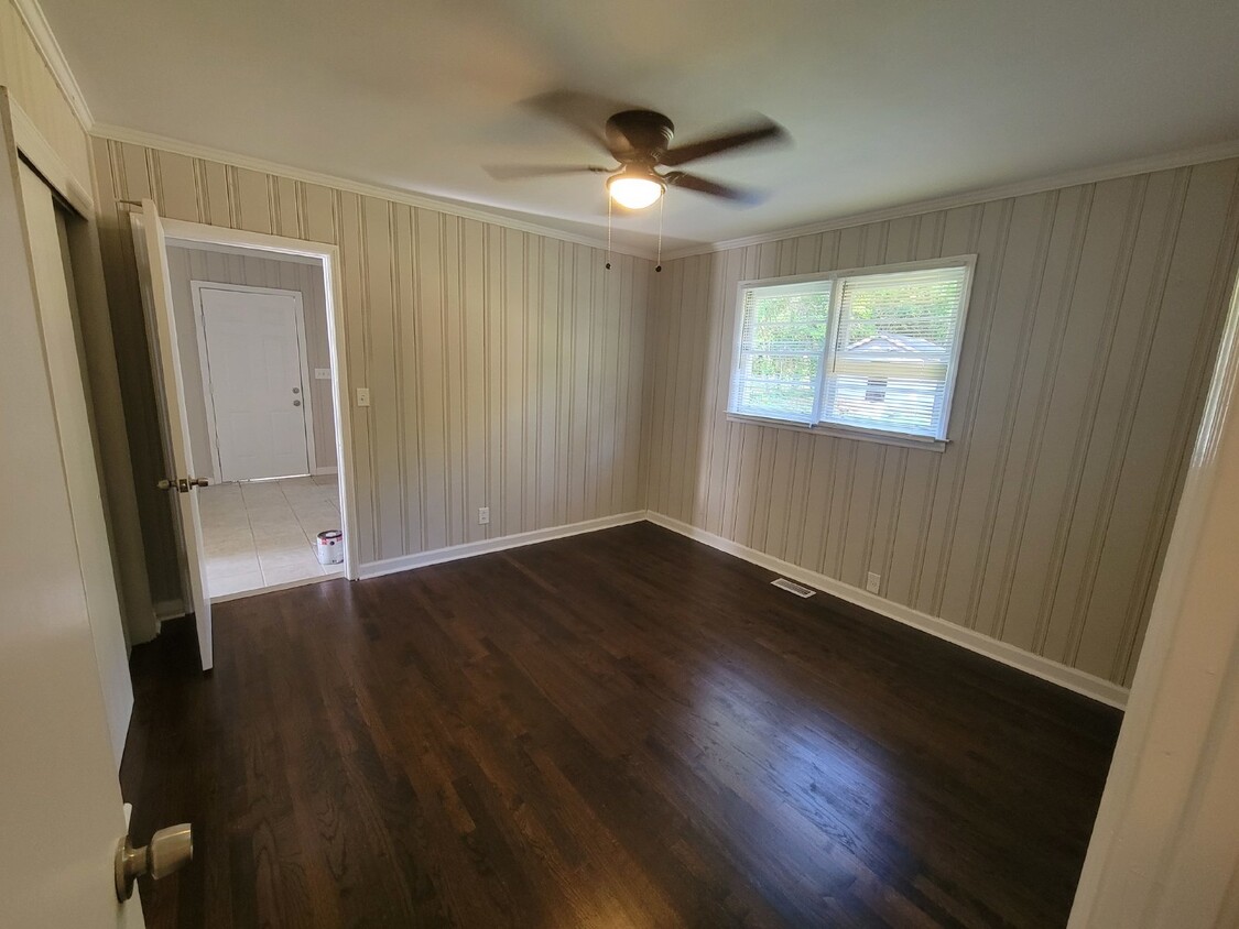 Primary Photo - GREAT LOCATION in West Macon!