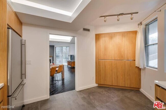 Building Photo - 1 br, 1 bath Condo - 171 N Church Ln Apt 209