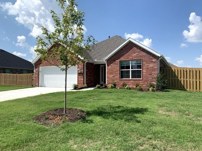 Building Photo - 428 Concho St