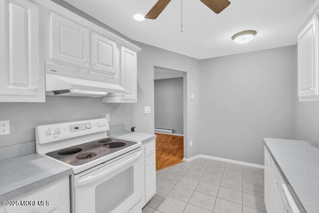 Building Photo - 25 Meadow Green Cir