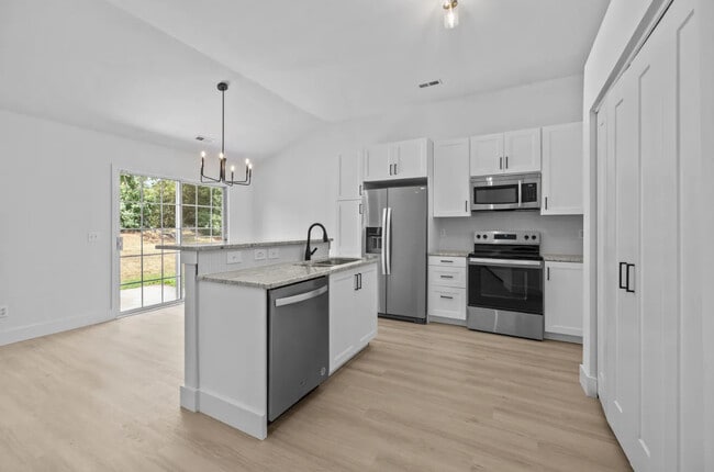 Building Photo - 16216 Circlegreen Dr