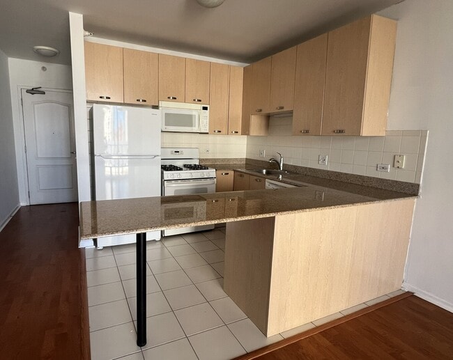 Building Photo - 635 N Dearborn St