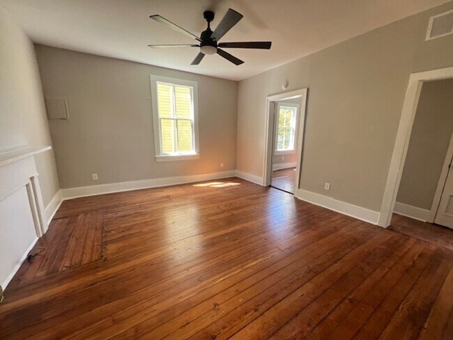Photo - 1 Bedroom 1 Bath Apartment in Wraggsboro - Downtown Charleston