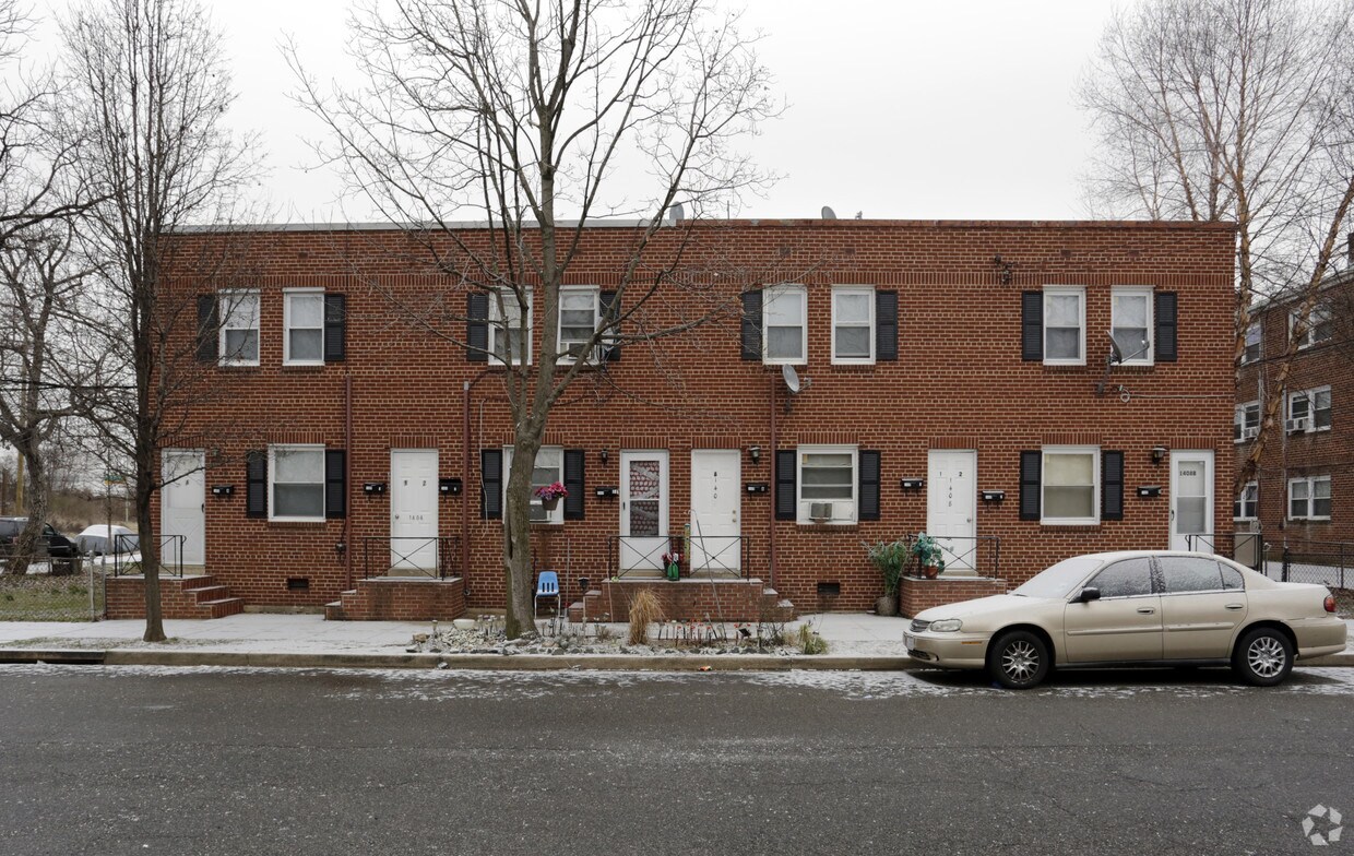 Foto del edificio - 1404-1408 Young St SE